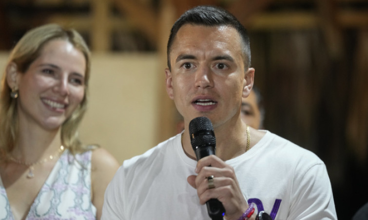 Con trai người giàu nhất Ecuador đắc cử tổng thống