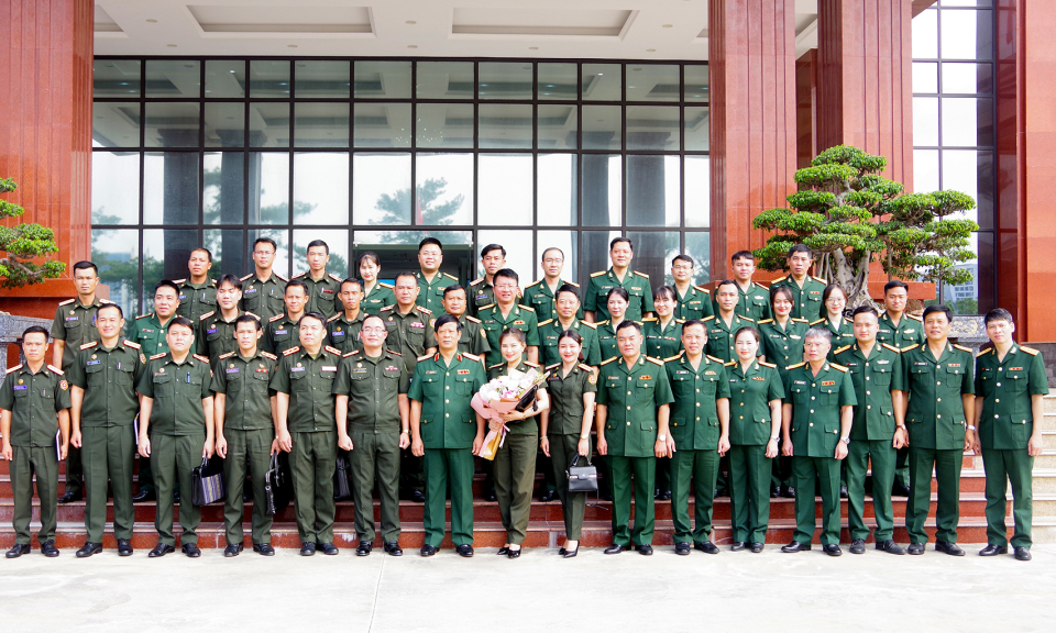 Đoàn sĩ quan trẻ QĐND Lào thăm và giao lưu, trao đổi tại Bộ CHQS tỉnh Quảng Ninh