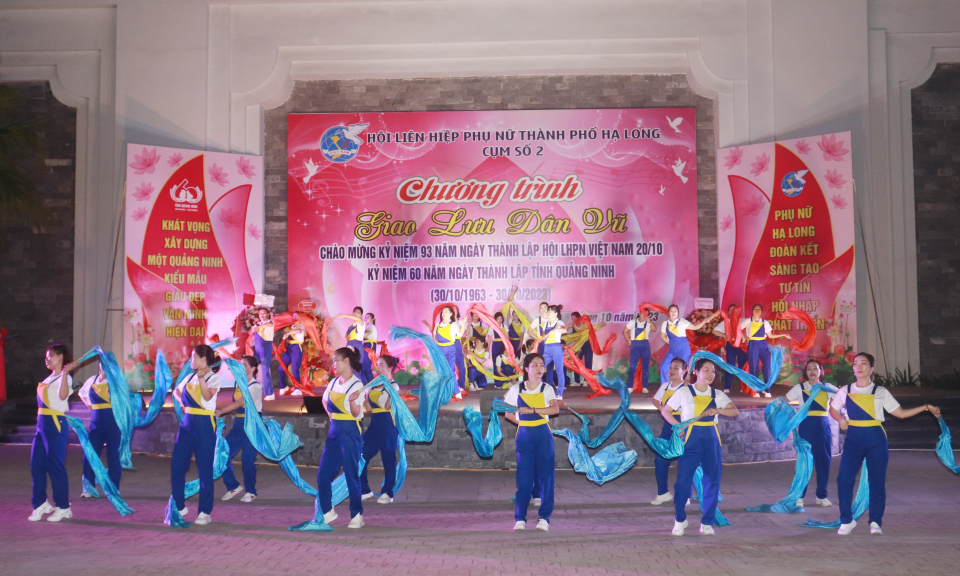 Ấn tượng màn đồng diễn nhảy dân vũ 
