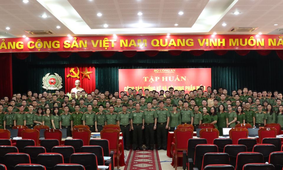 Tập huấn công tác thống kê và sử dụng phần mềm quản lý số liệu thống kê trong CAND năm 2023
