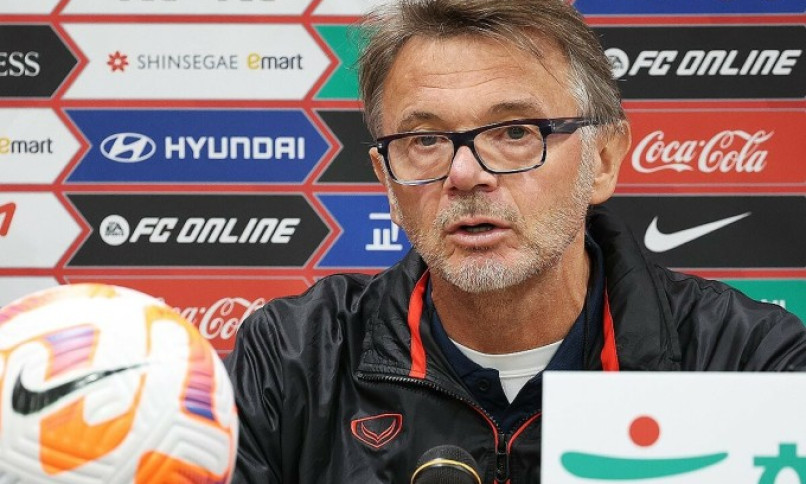 HLV Troussier: 'Việt Nam sẽ phòng ngự trước Hàn Quốc'