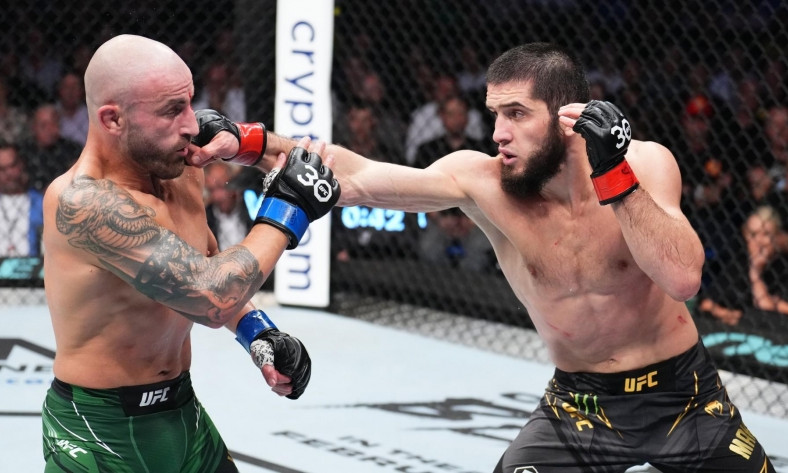 UFC 294: Islam Makhachev thận trọng trong lần tái đấu với Alexander Volkanovski
