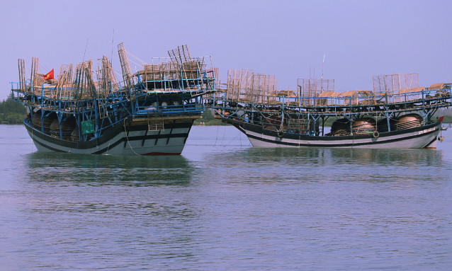 Chìm hai tàu câu mực, 15 ngư dân mất tích