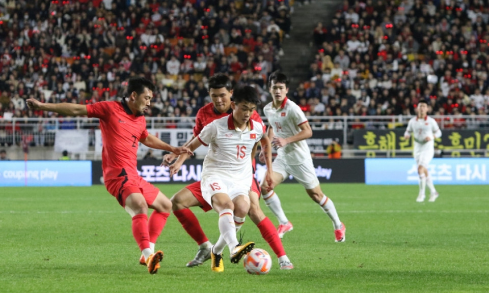 ĐT Việt Nam tiếp tục bị FIFA trừ điểm