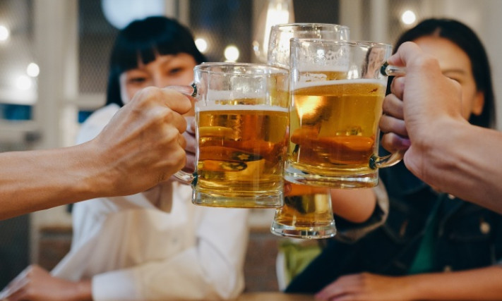 Bia, rượu hại da thế nào