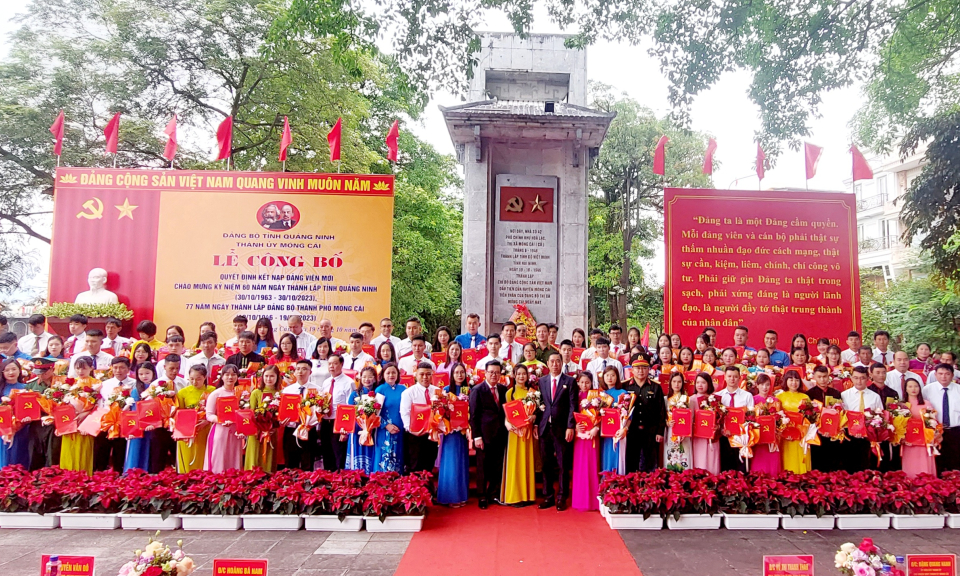 Móng Cái: Công bố quyết định kết nạp 90 đảng viên mới chào mừng kỷ niệm 60 năm Ngày thành lập tỉnh