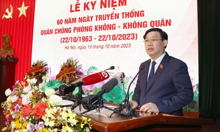 Chủ tịch Quốc hội: Không ngừng hoàn thiện thế trận phòng không gắn với thế trận phòng thủ