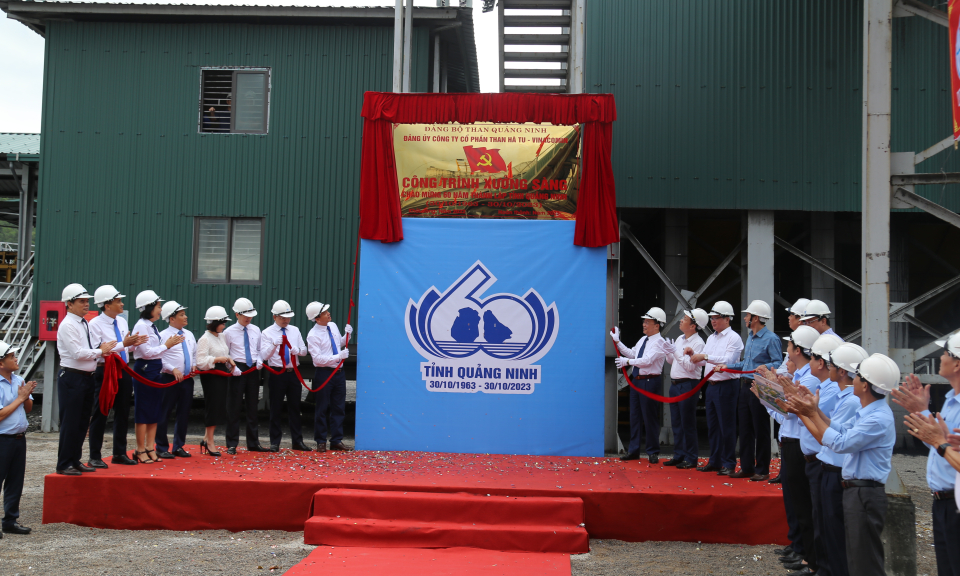 Đảng ủy Công ty CP Than Hà Tu gắn biển công trình chào mừng Kỷ niệm 60 năm Ngày thành lập Tỉnh