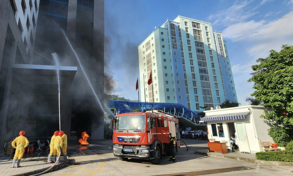 Thực tập phương án chữa cháy tại Trụ sở Liên cơ quan số 3