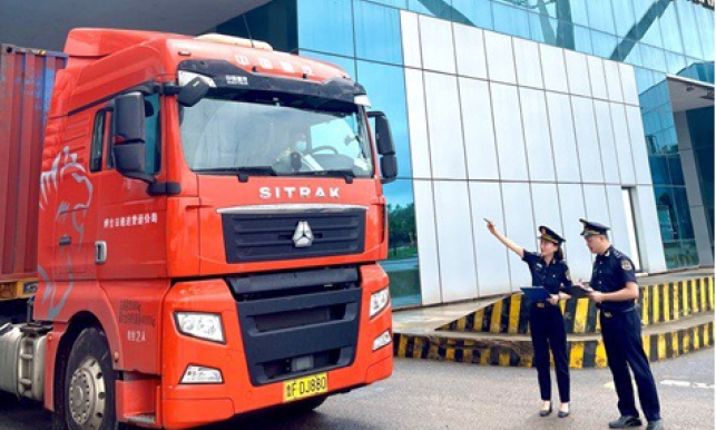 Đảm bảo thực hiện thủ tục cho khách du lịch qua cặp cửa khẩu quốc tế Móng Cái-Đông Hưng 