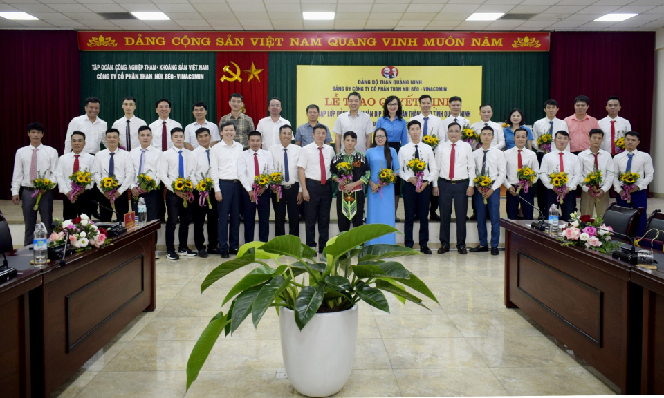 Than Núi Béo kết nạp 22 đảng viên dịp kỷ niệm 60 năm Ngày thành lập tỉnh Quảng Ninh