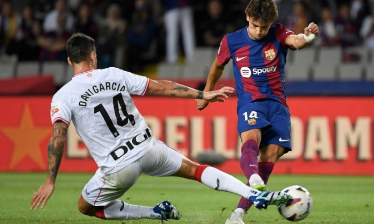 Tiền đạo 17 tuổi cứu Barca
