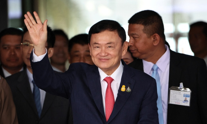 Thái Lan cho phép ông Thaksin tiếp tục ở trong viện