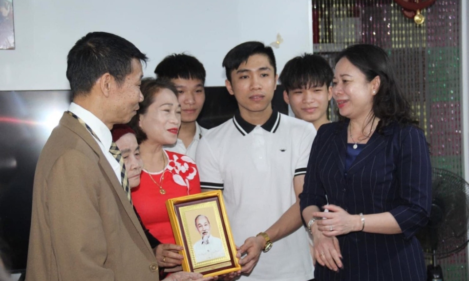 Truyền “lửa nghề” trong gia đình 3 thế hệ thợ mỏ