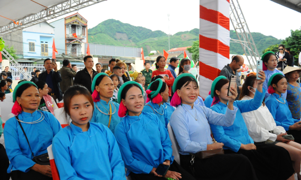 Po Hen highland market opens in Mong Cai city
