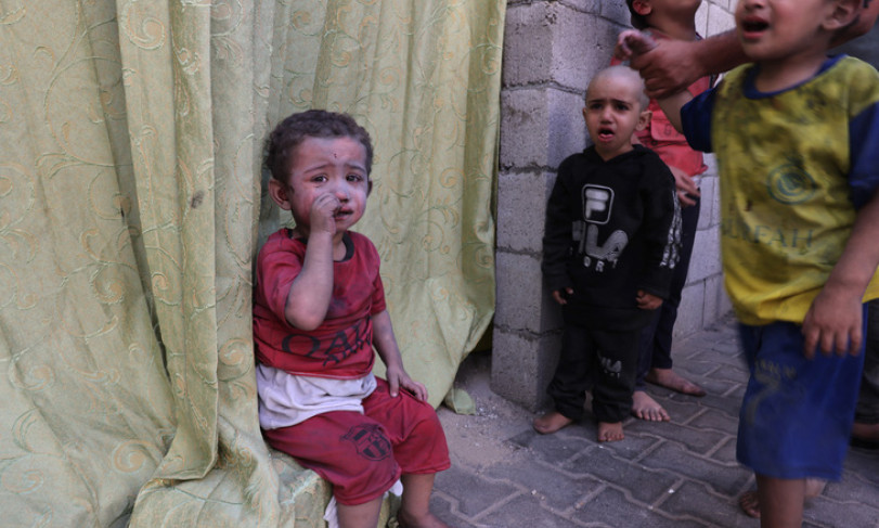 Hiện tượng mới ở Dải Gaza: Những dòng tên viết bằng mực đen trên bụng trẻ