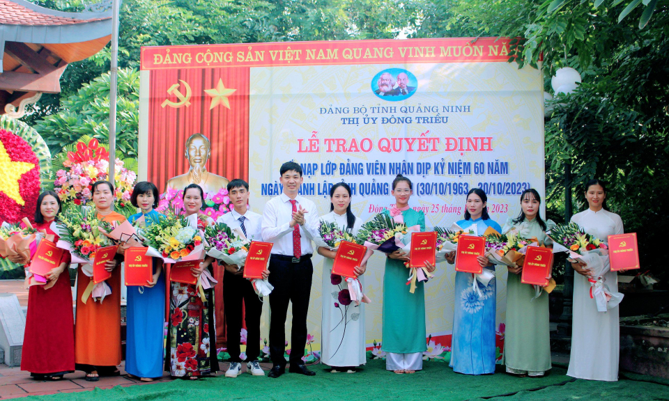 Kết nạp lớp đảng viên nhân dịp kỷ niệm 60 năm Ngày thành lập tỉnh Quảng Ninh