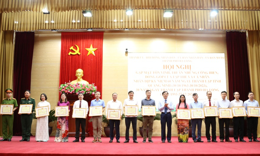 TP Hạ Long: Tôn vinh các tập thể, cá nhân tiêu biểu nhân kỷ niệm 60 năm Ngày thành lập tỉnh