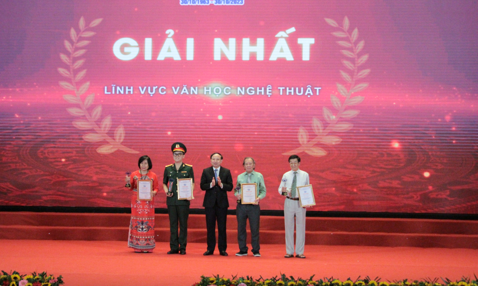 Văn nghệ sĩ Quảng Ninh và những cảm xúc về quê hương 