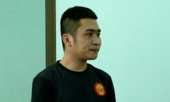 Rủ chơi đánh bài không được, dùng dao đâm 2 người