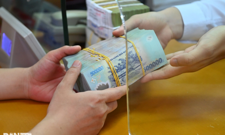 Tiền gửi của người dân vào ngân hàng lập kỷ lục mới