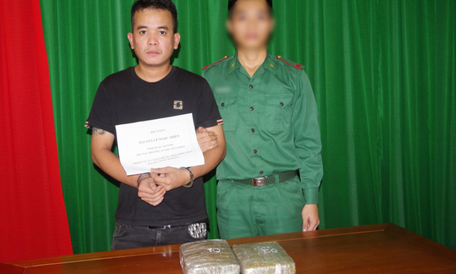 Khởi tố đối tượng vận chuyển trái phép 2 bánh cần sa khô từ Lào về Việt Nam