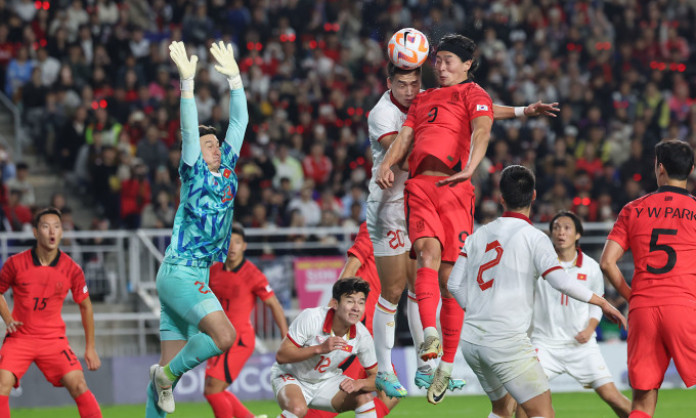 Việt Nam tăng bậc FIFA dù toàn thua
