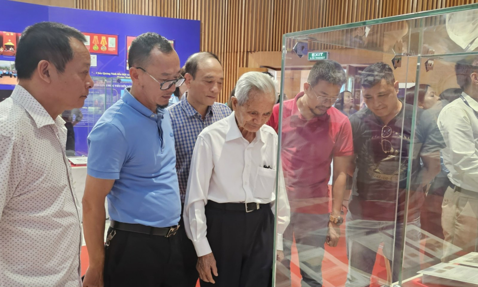 Khai mạc triển lãm “Quảng Ninh - 60 năm xây dựng và phát triển”