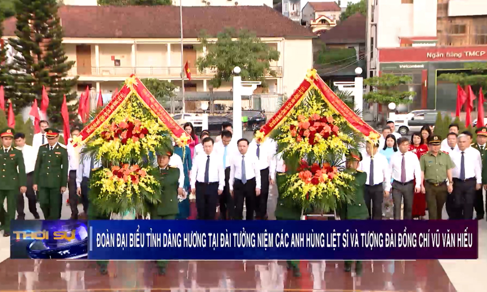 Đoàn đại biểu tỉnh dâng hương tại Đài tưởng niệm các Anh hùng liệt sĩ và Tượng đài đồng chí Vũ Văn Hiếu