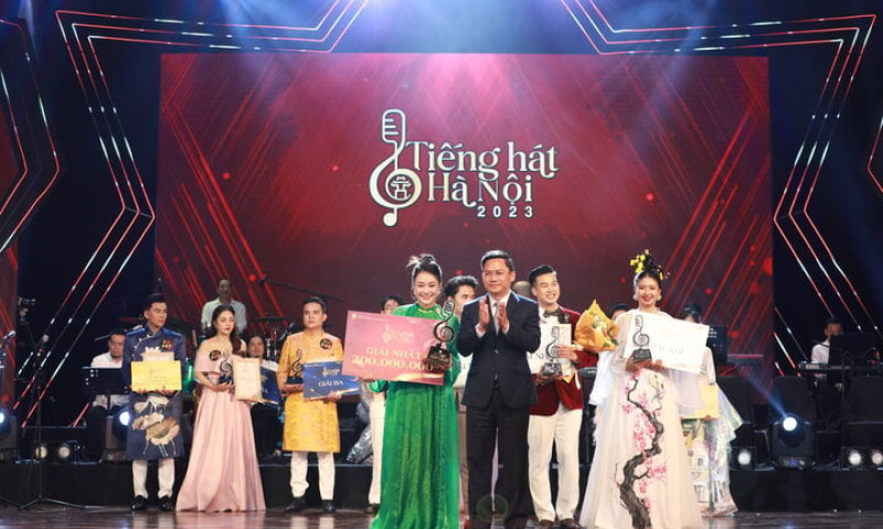 Thí sinh 18 tuổi đến từ Hà Tĩnh giành Quán quân cuộc thi Tiếng hát Hà Nội
