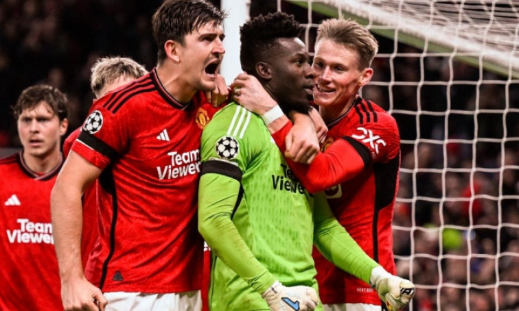 Cuộc chiến trong khung thành ở derby Manchester