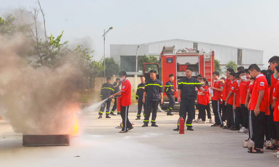 Trang bị kiến thức an toàn phòng cháy, chữa cháy cho học sinh