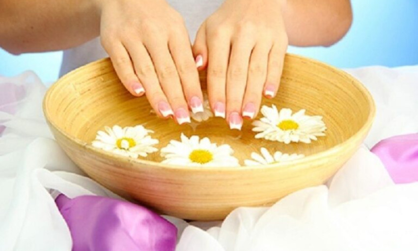 Cách giúp da tay mềm mịn tránh khô nẻ khi đông về