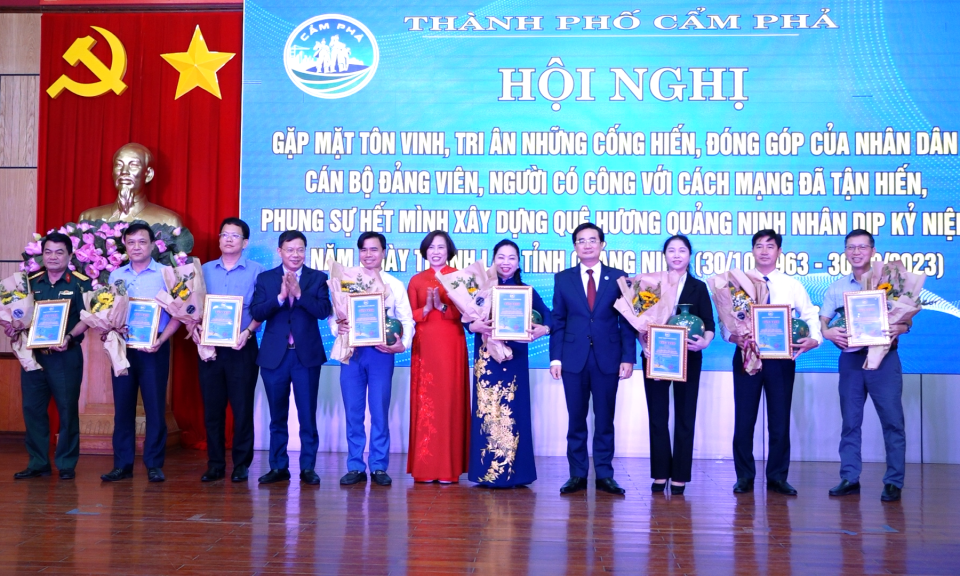 Tận hiến xây dựng quê hương giàu đẹp