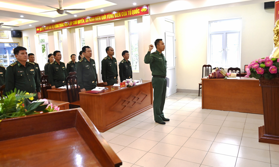 Kết nạp lớp đảng viên nhân dịp kỷ niệm 60 năm Ngày thành lập tỉnh 