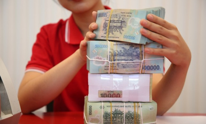 Vì sao người dân vẫn gửi tiền ngân hàng bất chấp lãi suất giảm?