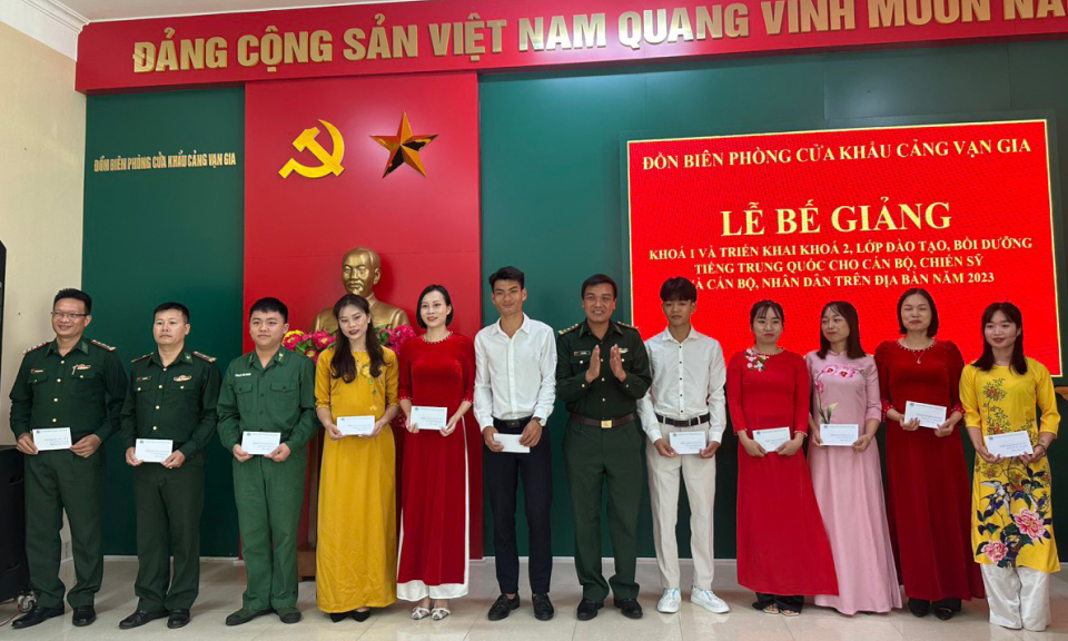 Đồn Biên phòng của khẩu cảng Vạn Gia: Khai giảng lớp bồi dưỡng tiếng Trung khóa 2 cho 68 học viên