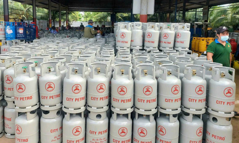 Giá gas tăng thêm 4.000 - 5.000 đồng mỗi bình 12kg