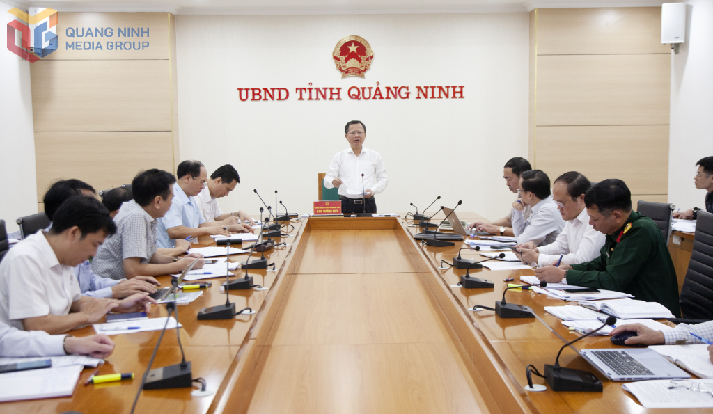 Đồng chí Cao Tường Huy, Quyền Chủ tịch UBND tỉnh kết luận chỉ đạo cuộc họp