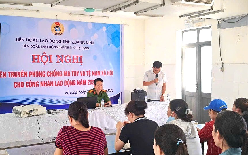 Phòng Cảnh sát điều tra tội phạm về ma túy (Công an tỉnh) phối hợp với LĐLĐ TP Hạ Long tổ chức hội nghị tuyên truyền phòng chống ma túy và tệ nạn xã hội tại KCN Việt Hưng, TP Hạ Long.