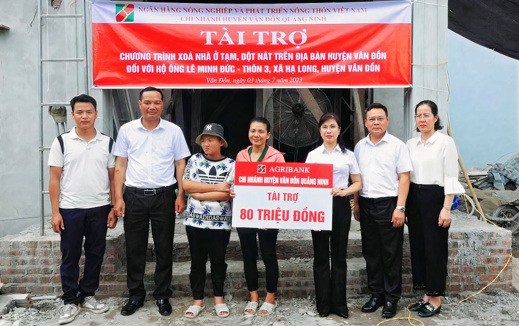 Agribank Vân Đồn hỗ trợ 80 triệu đồng xây dựng nhà ở cho gia đình anh Lê Minh Đức ở xã Hạ Long (huyện Vân Đồn).
