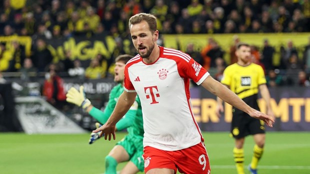 Bundesliga: Kane lap ky luc, gop cong giup Bayern vui dap Dortmund hinh anh 2