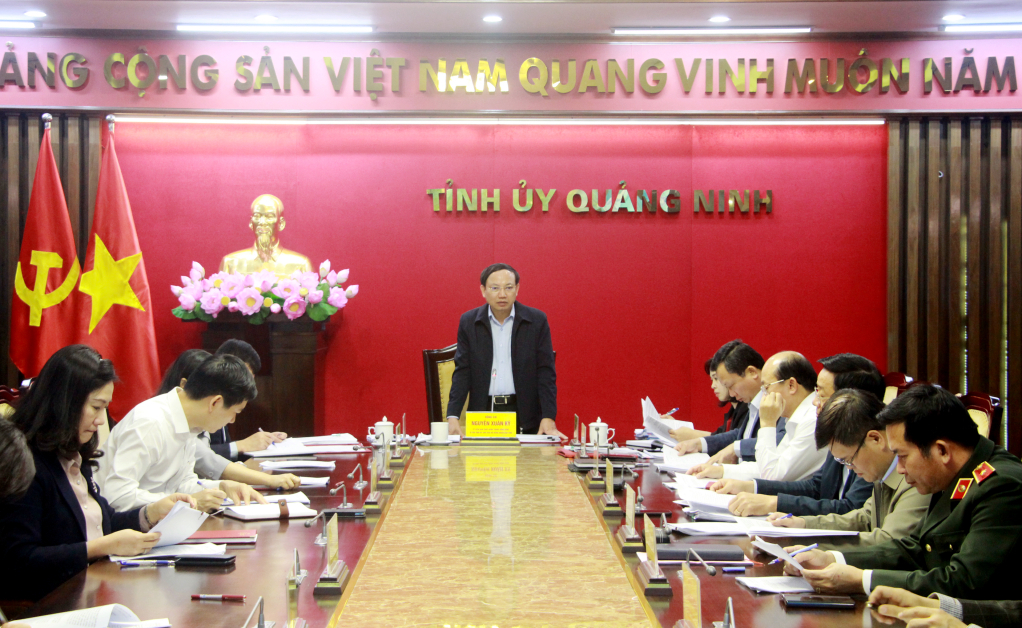 Thường trực Tỉnh ủy nghe báo cáo tình hình, kết quả triển khai thực hiện Quyết định số 06/QĐ-TTg ngày 06/01/2022 của Thủ tướng Chính phủ về phê duyệt Đề án phát triển ứng dụng dữ liệu về dân cư, định danh và xác thực điện tử phục vụ chuyển đổi số quốc gia giai đoạn 2022-2025, tầm nhìn đến năm 2030; Nghị quyết số 05-NQ/TU ngày 09/4/2021 của Ban Chấp hành Đảng bộ tỉnh về đẩy mạnh cải cách hành chính, cải thiện môi trường đầu tư kinh doanh, nâng cao năng lực cạnh tranh cấp tỉnh giai đoạn 2021-2025,