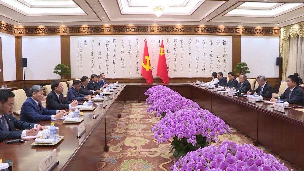 Đoàn đại biểu Đảng Cộng sản Việt Nam do đồng chí Trần Cẩm Tú, Ủy viên Bộ Chính trị, Bí thư Trung ương Đảng, Chủ nhiệm UBKT Trung ương, làm trưởng đoàn đã có cuộc hội đàm với Đoàn đại biểu Đảng Cộng sản Trung Quốc vào ngày 6/11.