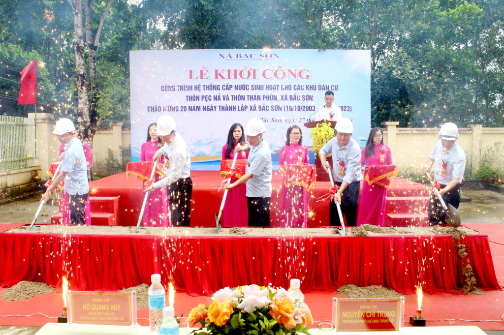 Khởi công xây dựng công trình “Hệ thống nước sinh hoạt cho các khu dân cư thôn Pẹc Nả và thôn Thán Phún” xã Bắc Sơn, tháng 9/2023.