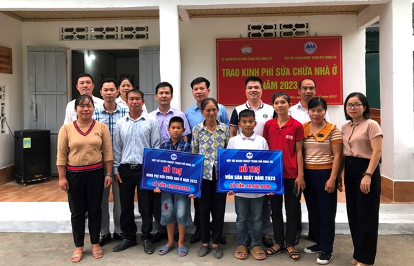 UB MTTQ TP Móng Cái phối hợp với Hiệp Hội Doanh Nghiệp TP Móng Cái tổ chức trao tặng kinh phí, khánh thành nhà ở cho bà Phạm Thị Khoán Thôn 1 xã Quảng Nghĩa.
