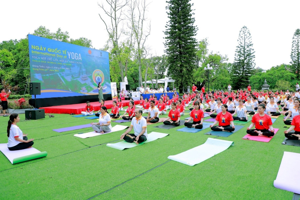 Ngày quốc tế Yoga được tổ chức tại chùa Quỳnh Lâm (Ảnh: Lê Đại-CTV).