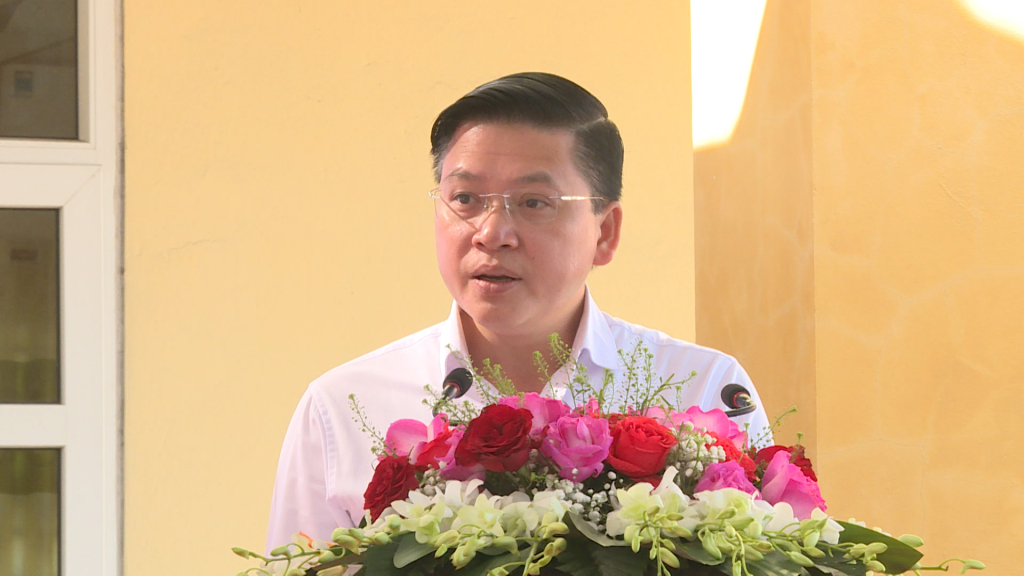 Ông Đinh Ngọc Chiến – Phó Chủ tịch UBND TP Cẩm Phả phát biểu tại chương trình
