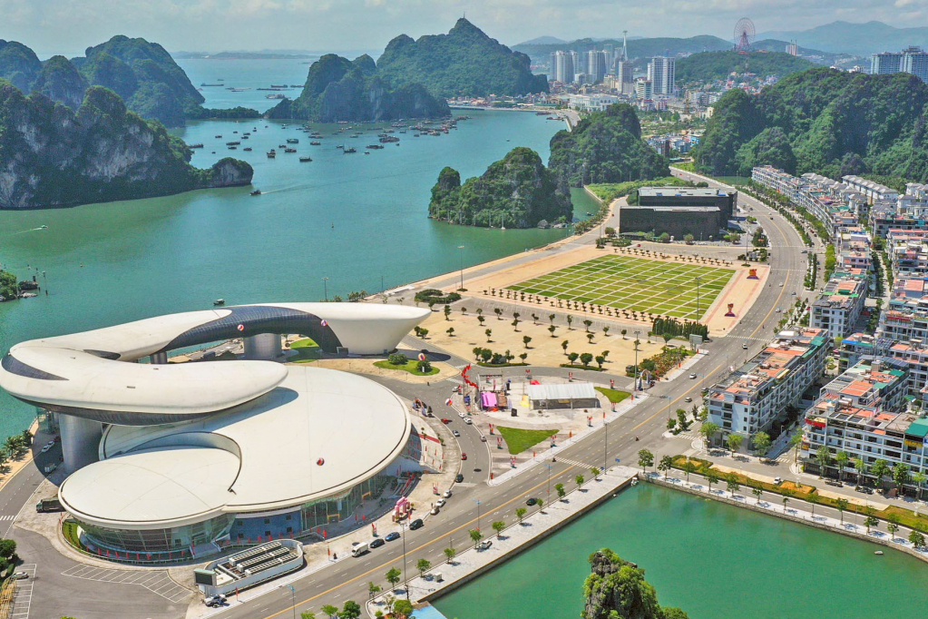 These activities will be mainly held at Ha Long city’s 30/10 Square and Quang Ninh Exhibition of Planning and Expo Center.