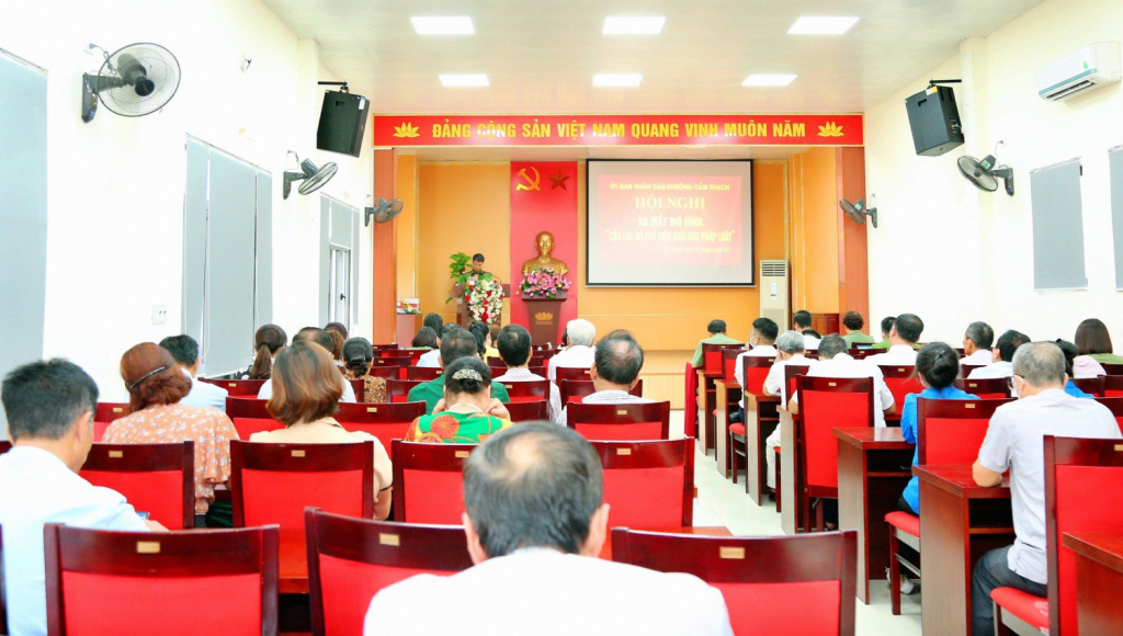 Lễ ra mắt câu lạc Bộ phổ biến giáo dục pháp luật tại phường Cẩm Thạch.